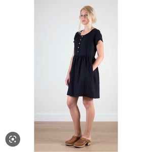 Pyne & Smith No. 10 ~ black 100% linen ~ knee length dress ~ short sleeve
